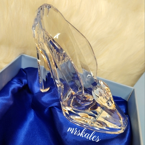 Cinderella Glass Slipper Brush Storage - Picture 12 of 16